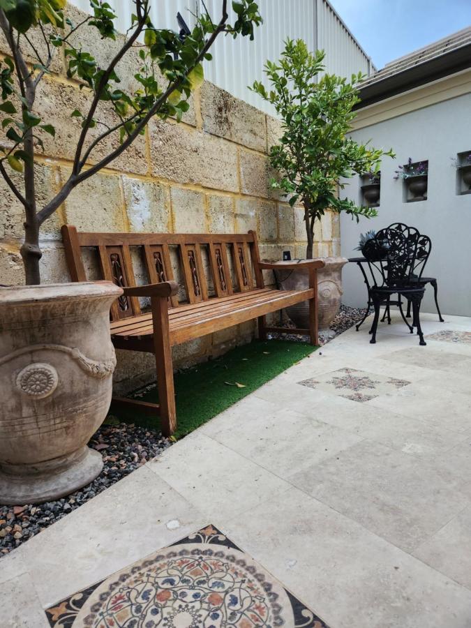 Bed and Breakfast Lavender Manor Bnb Alkimos Экстерьер фото